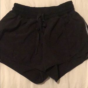 LULU LEMON SIZE 4 SHORTS